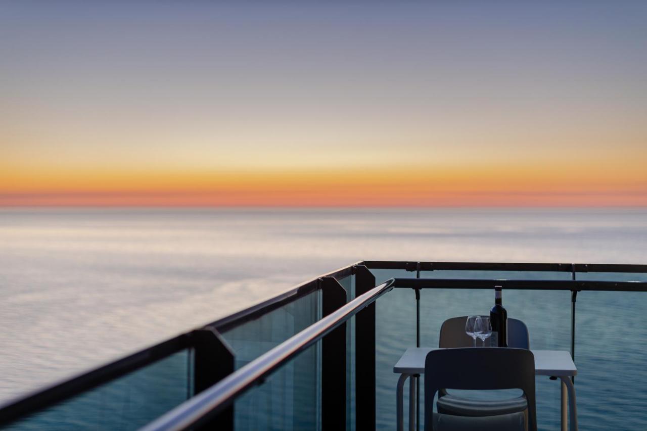 The Spot Apartments - Orbi Beach Tower Batumi Exteriör bild