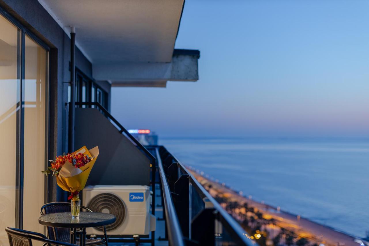 The Spot Apartments - Orbi Beach Tower Batumi Exteriör bild