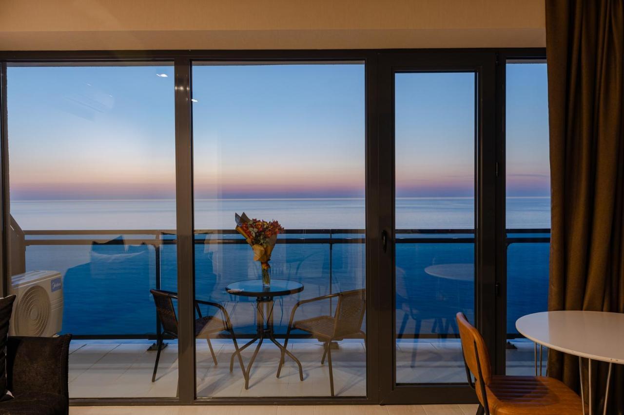 The Spot Apartments - Orbi Beach Tower Batumi Exteriör bild