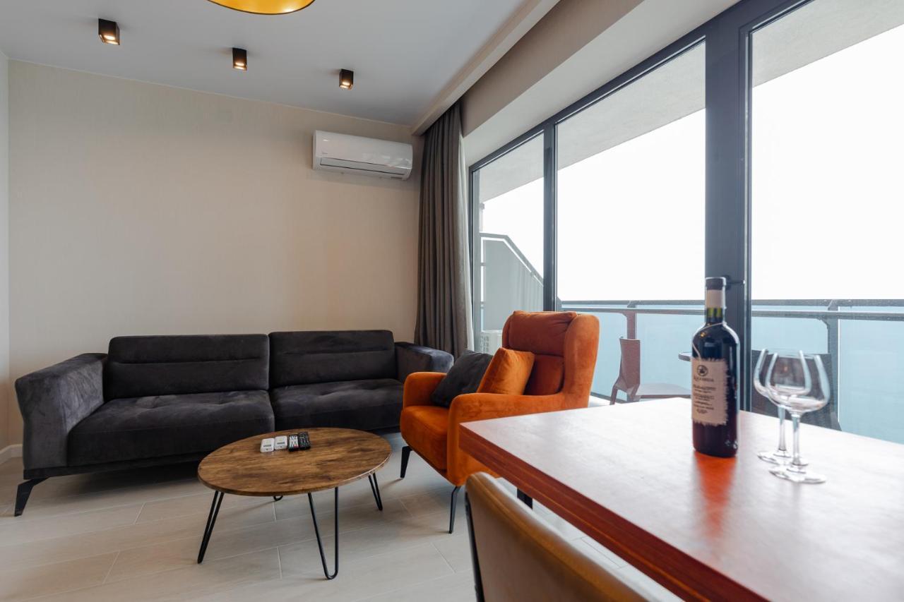 The Spot Apartments - Orbi Beach Tower Batumi Exteriör bild