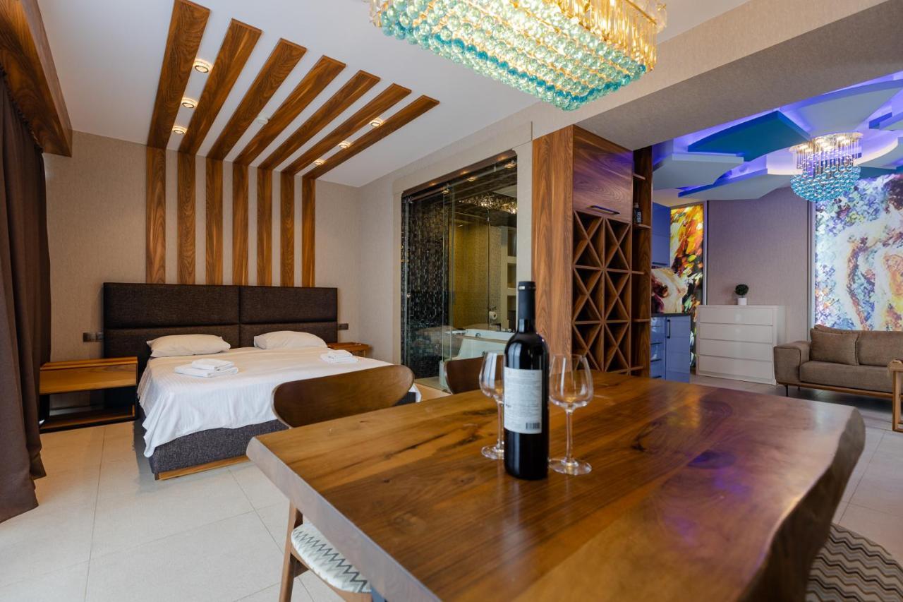 The Spot Apartments - Orbi Beach Tower Batumi Exteriör bild