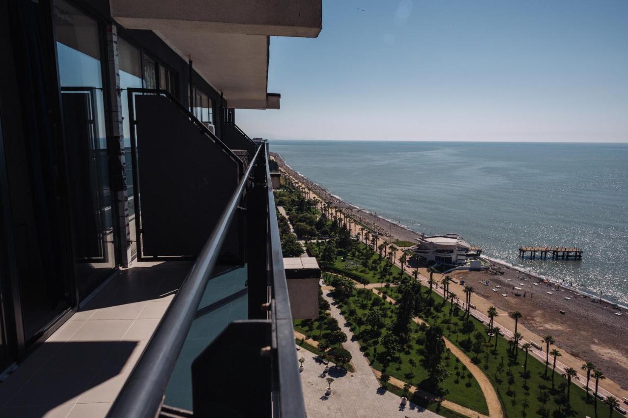 The Spot Apartments - Orbi Beach Tower Batumi Exteriör bild