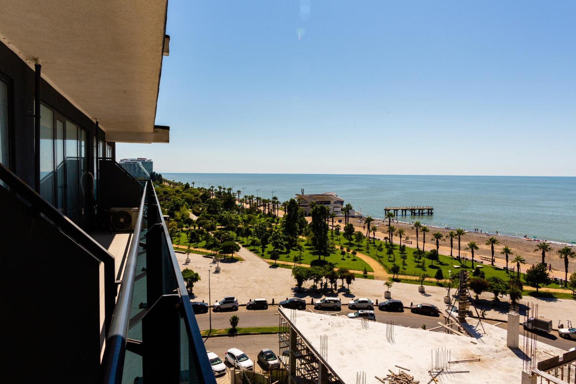 The Spot Apartments - Orbi Beach Tower Batumi Exteriör bild